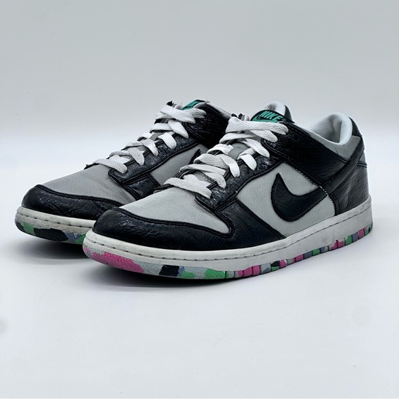 Nike Dunk Low Sneakers. Size 9.5 - Picture 3 of 9